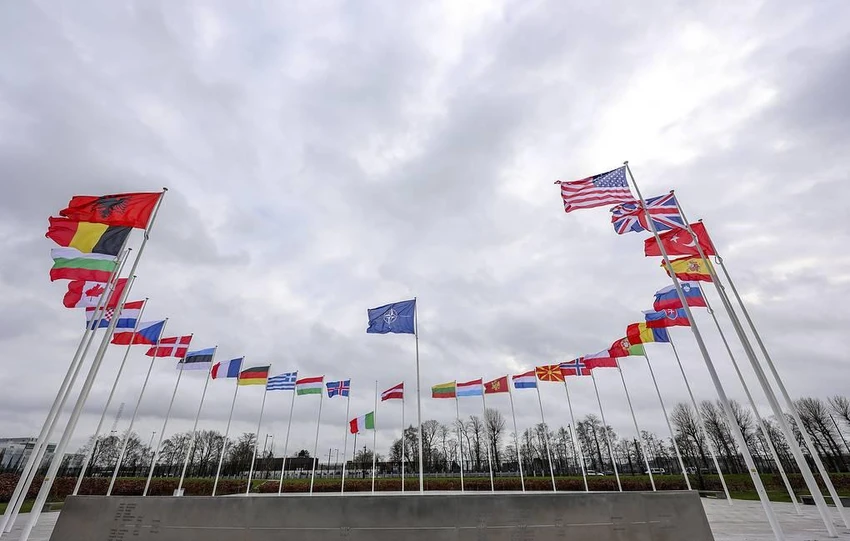 Cờ các nước thành viên NATO bên ngoài trụ sở ở Brussels (Bỉ). Ảnh: AP Cờ các nước thành viên NATO bên ngoài trụ sở ở Brussels (Bỉ). Ảnh: AP