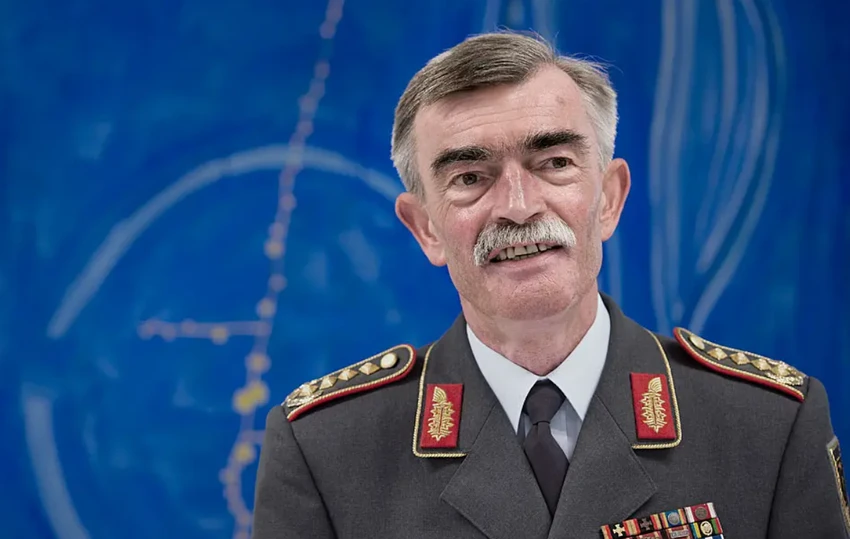 Tướng Hans-Lothar Domrose - một sĩ quan cấp cao của Quân đội Đức và là cựu tướng NATO. Ảnh: NZZ Tướng Hans-Lothar Domrose - một sĩ quan cấp cao của Quân đội Đức và là cựu tướng NATO. Ảnh: NZZ