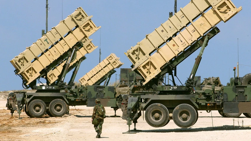 Các khẩu đội Patriot được triển khai trên bãi biển Jaffa gần Tel Aviv (Israel) hồi tháng 3-2003. Ảnh: GETTY IMAGES Các khẩu đội Patriot được triển khai trên bãi biển Jaffa gần Tel Aviv (Israel) hồi tháng 3-2003. Ảnh: GETTY IMAGES