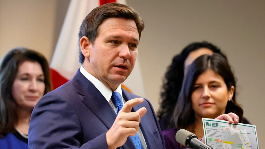 Thống đốc bang Florida - ông Ron DeSantis. Ảnh: AP Thống đốc bang Florida - ông Ron DeSantis. Ảnh: AP
