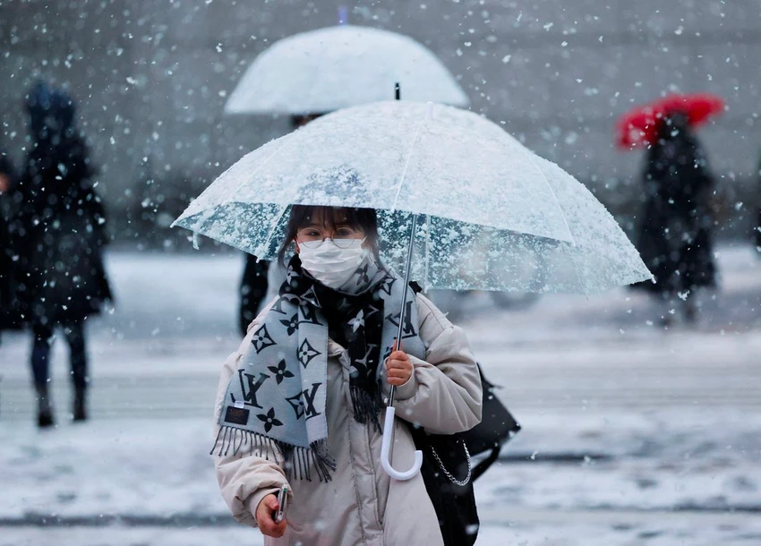 Tuyết rơi dày ở TP Tokyo (Nhật) ngày 6-1. Ảnh: REUTERS