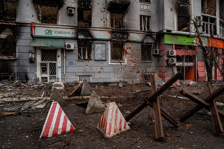 Toà nhà cháy rụi sau các đợt giao tranh ác liệt giữa Nga và Ukraine ở TP Bakhmut (tỉnh Donetsk). Ảnh: CNN Toà nhà cháy rụi sau các đợt giao tranh ác liệt giữa Nga và Ukraine ở TP Bakhmut (tỉnh Donetsk). Ảnh: CNN