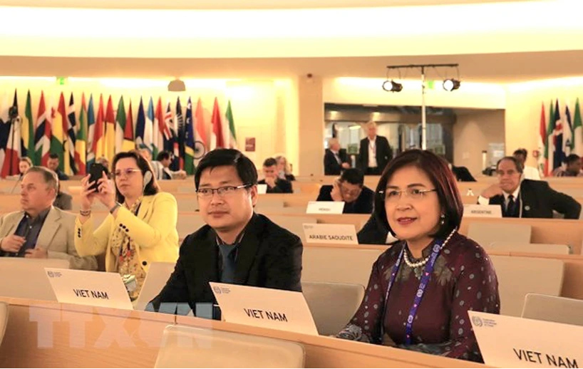 Đại sứ Lê Thị Tuyết Mai cùng Đoàn đại biểu Việt Nam tham dự Hội nghị. Ảnh: Trương Anh Tuấn, TTXVN