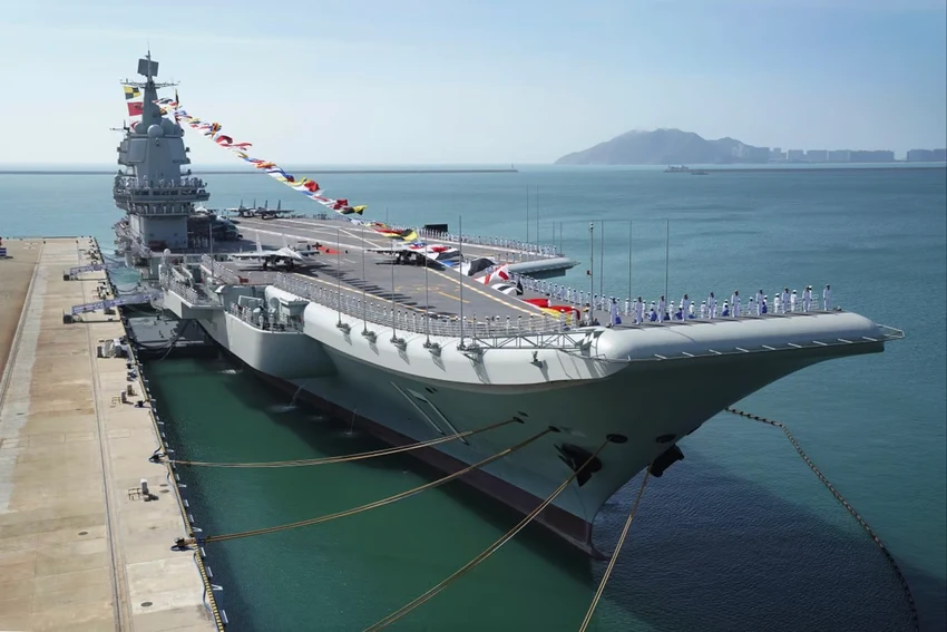 Tàu sân bay Sơn Đông của quân đội Trung Quốc. Ảnh: TÂN HOA XÃ Tàu sân bay Sơn Đông của quân đội Trung Quốc. Ảnh: TÂN HOA XÃ