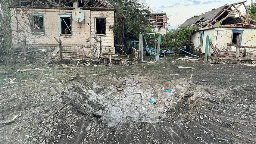 Nhà dân bị phá huỷ sau đợt oanh tạc ngày 22-8 mà Ukraine quy là do Nga làm. Ảnh: SKY NEWS Nhà dân bị phá huỷ sau đợt oanh tạc ngày 22-8 mà Ukraine quy là do Nga làm. Ảnh: SKY NEWS