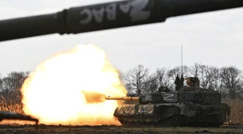 Xe tăng T-90M của Nga bắn về phía các vị trí của Ukraine. Ảnh: SPUTNIK Xe tăng T-90M của Nga bắn về phía các vị trí của Ukraine. Ảnh: SPUTNIK