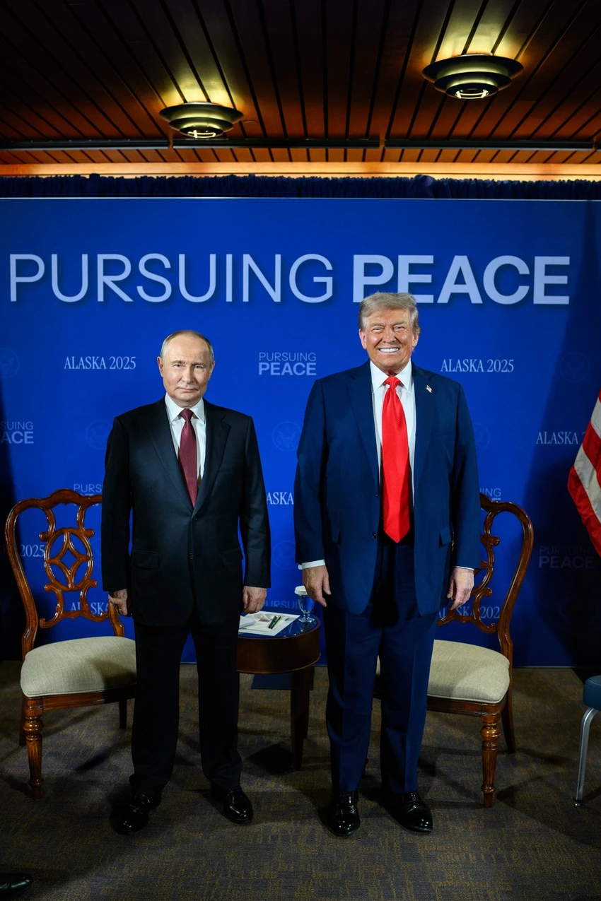 Tổng thống Mỹ Donald Trump và người đồng cấp Nga Vladimir Putin. Ảnh: WHITE HOUSE