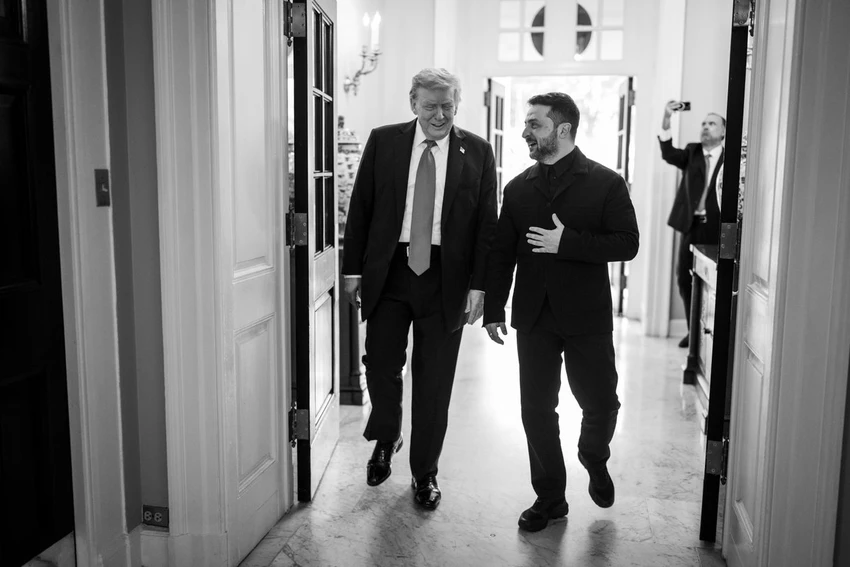Tổng thống Mỹ Donald Trump (trái) và người đồng cấp Ukraine Volodymyr Zelensky ngày 18-8. Ảnh: WHITE HOUSE