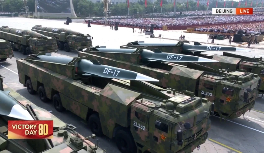 Các loại tên lửa siêu vượt âm mới, gồm YJ-21, DF-17 và DF-26D, có khả năng bay với tốc độ cực cao, vượt trội trong việc xuyên thủng phong tỏa và đánh trúng mục tiêu với độ chính xác cao. Đây là vũ khí then chốt để giành chiến thắng trong tác chiến mọi điều kiện thời tiết. Ảnh: CGTN