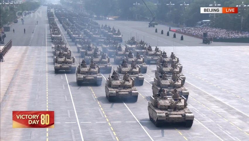 Trong đội hình Tấn công trên bộ, xe tăng T-99B có sức mạnh tấn công vượt trội. Các xe tăng T-100 và xe chiến đấu T-100 có khả năng tác chiến hiệp đồng. Ảnh: CGTN