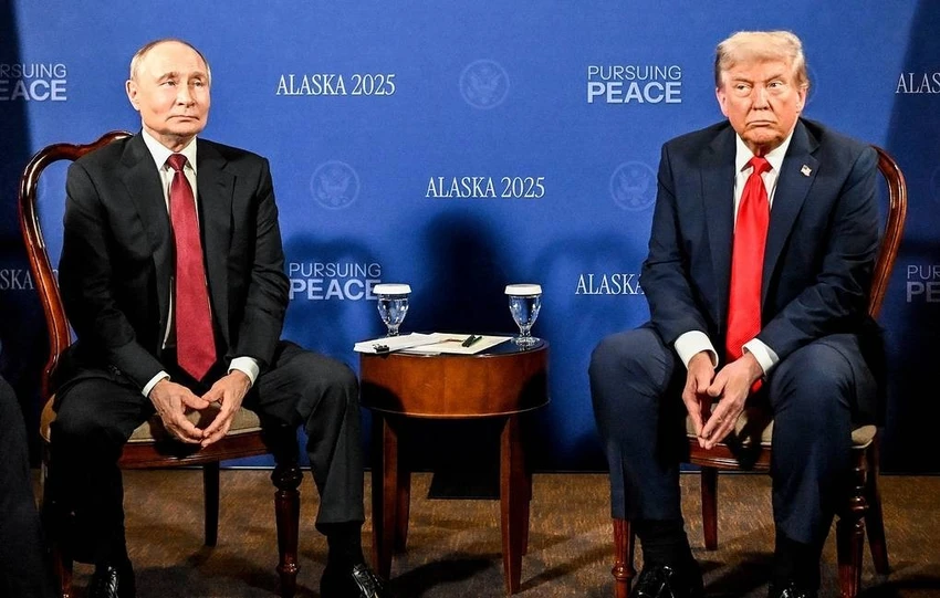 Tổng thống Mỹ Donald Trump (phải) và Tổng thống Nga Vladimir Putin tại hội nghị thượng đỉnh Mỹ-Nga tại bang Alaska (Mỹ) hồi tháng 8-2025. Ảnh: Sergey Bobylev/POOL/TASS