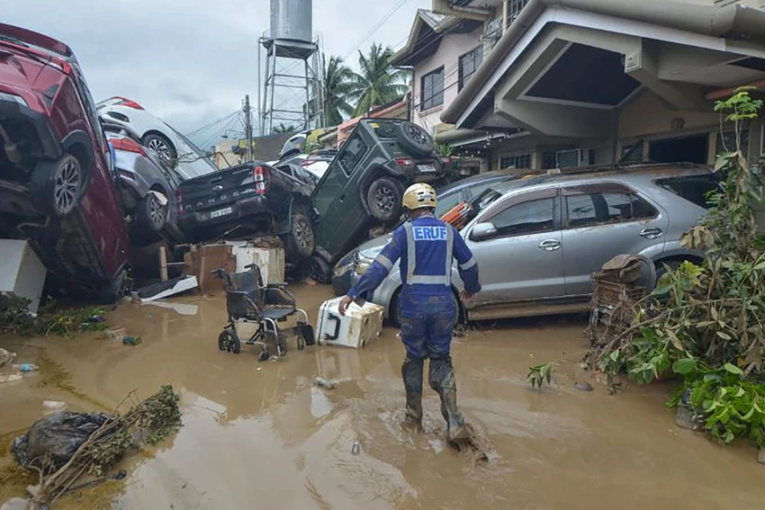 Ảnh-Video- Bão Kalmaegi tàn phá nặng nề Philippines.jpg