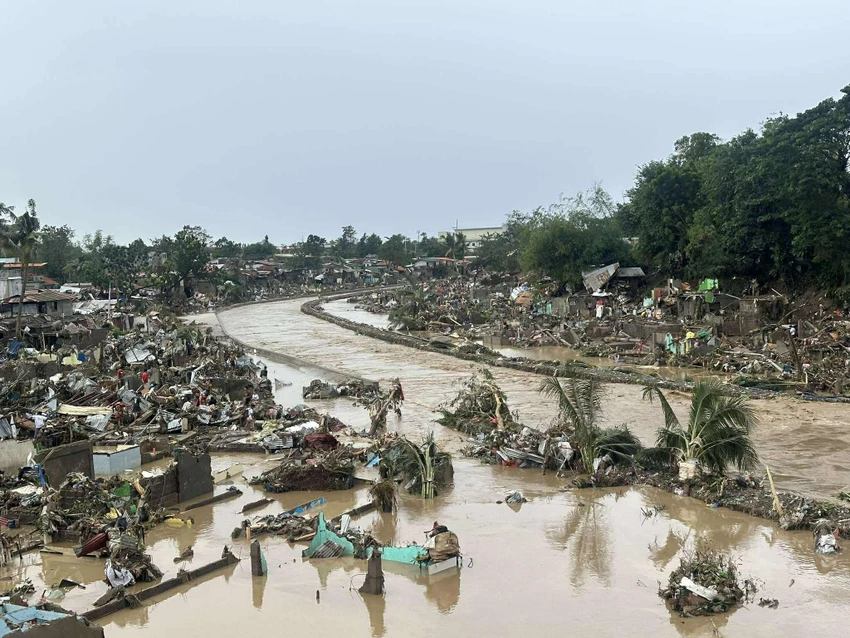 Ảnh-Video- Bão Kalmaegi tàn phá nặng nề Philippines.jpg
