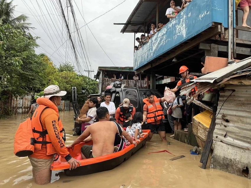Ảnh-Video- Bão Kalmaegi tàn phá nặng nề Philippines.jpg