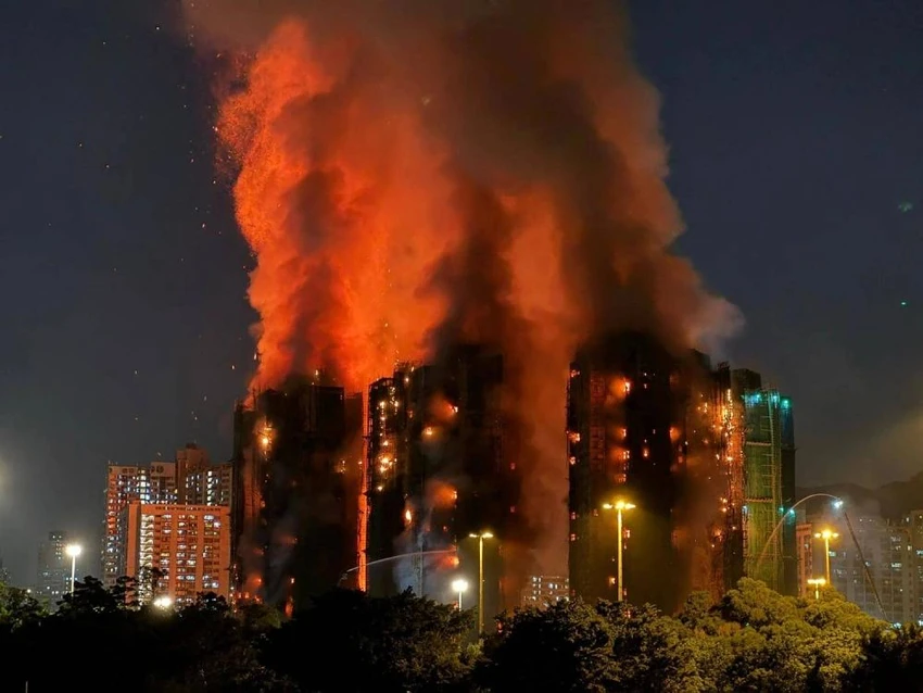 cháy hong kong.jpg