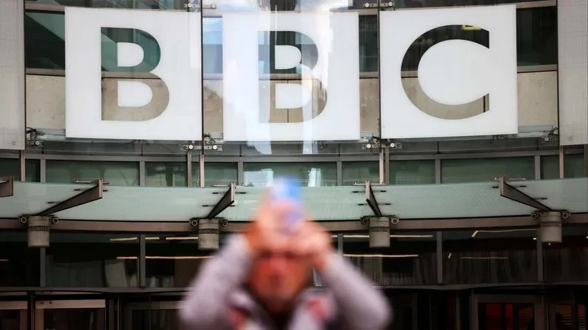 Logo của đài BBC tại trụ sở của đài ở thủ đô London (Anh). Ảnh- Andy Rain:EPA:Shutterstock .jpg