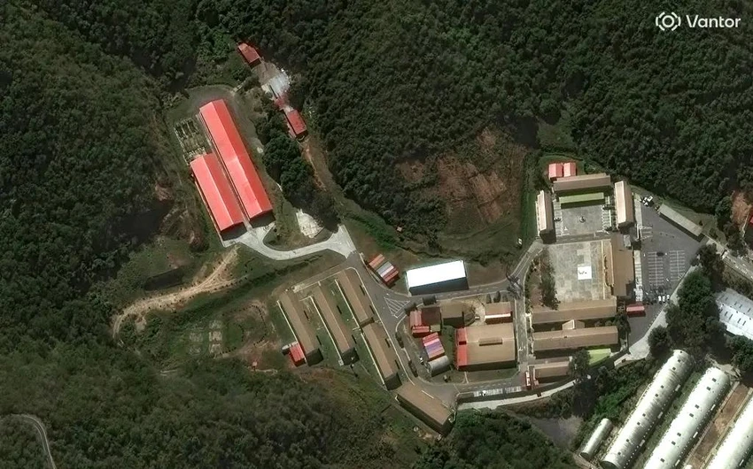 05_before-strikes_closer-view-of-military-buildings-and-equipment_fuerte-tiuna_caracas_22dec2025_wvl.jpg