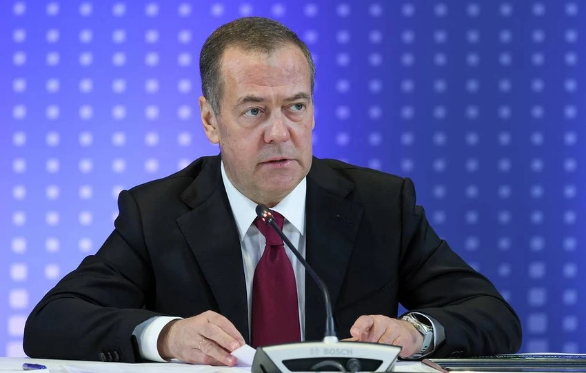 Ông Medvedev phát cảnh báo rắn về việc phương Tây triển khai quân tại Ukraine.jpg