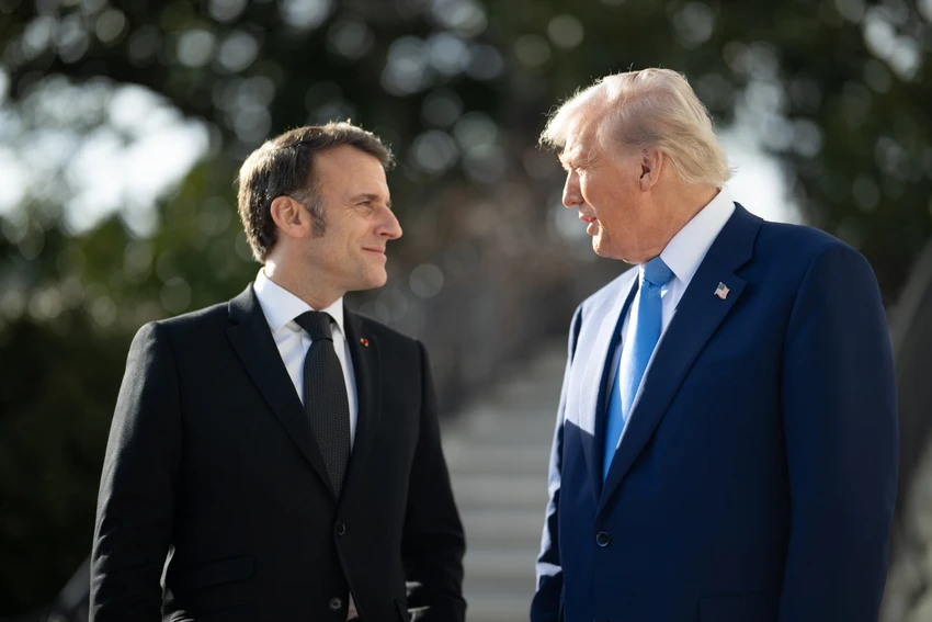 Ông Trump đăng tin nhắn riêng của ông Macron lên mạng xã hội, đề cập Greenland.jpg
