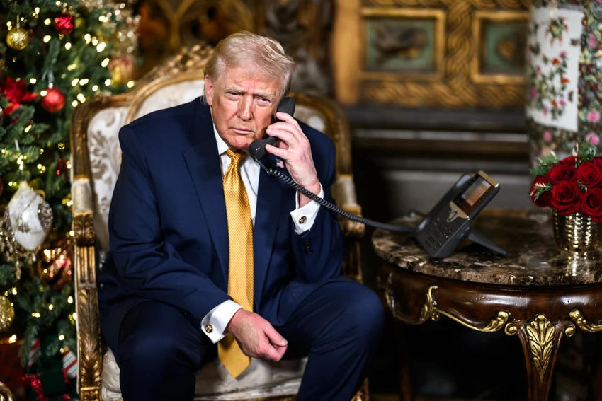 Ông Trump điện đàm Tổng thư ký NATO, nhấn mạnh lập trường 'không thể đảo ngược' về Greenland.jpg