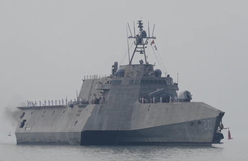 Ảnh: Tàu chiến Mỹ USS Cincinnati cập cảng Căn cứ Hải quân Ream của Campuchia