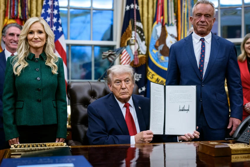 Ông Trump ký sắc lệnh áp thuế với các nước giao thương Iran, 'thiếu lòng tin' bao trùm đàm phán hạt nhân.jpg