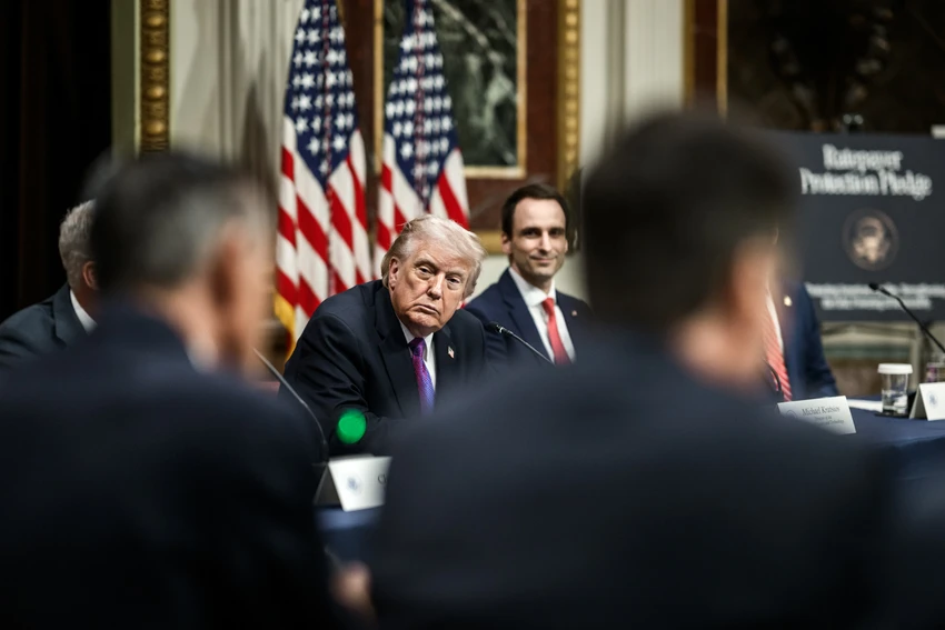 Ông Trump cảnh báo tung đòn 'rất mạnh' vào những mục tiêu chưa từng bị nhắm tới ở Iran.jpg