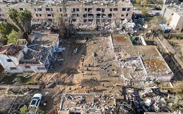 Hiện trường vụ tên lửa Iran tấn công thành phố Dimona (miền nam Israel), chụp ngày 22-3. Ảnh: Chaim Goldberg/Flash90 iran trung đông ông trump mỹ.jpg