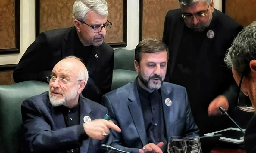 Phái đoàn Iran tại vòng đàm phán đầu tiên với Mỹ ở Islamabad (Pakistan). Ảnh: PRESS TV