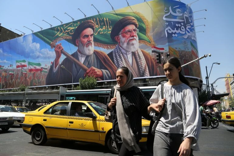 Người dân trên đường phố ở thủ đô Tehran (Iran) ngày 8-6. Ảnh: Fatemeh Bahrami/Anadolu