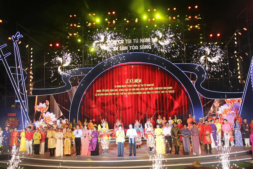 an-tuong-chuong-trinh-nghe-thuat-don-ca-tai-tu-nam-bo-di-san-toa-sang-1.JPG