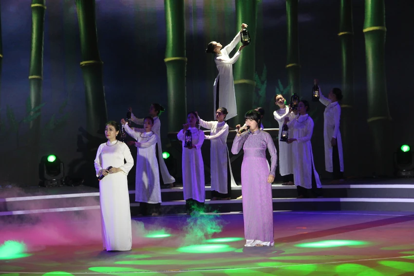 an-tuong-chuong-trinh-nghe-thuat-don-ca-tai-tu-nam-bo-di-san-toa-sang-10.JPG