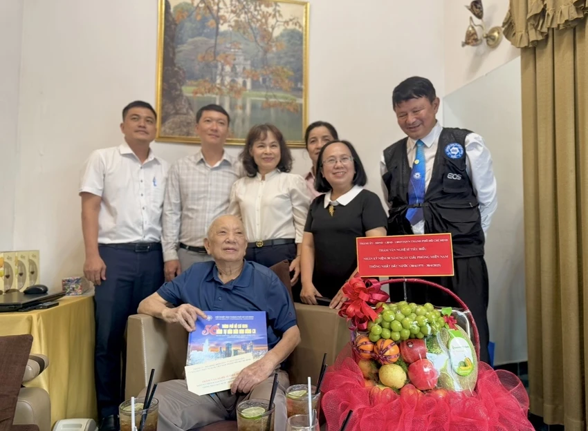 văn nghệ sĩ (9).jpg