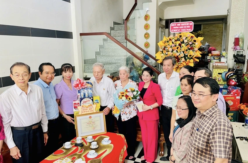 người cao tuổi.jpg