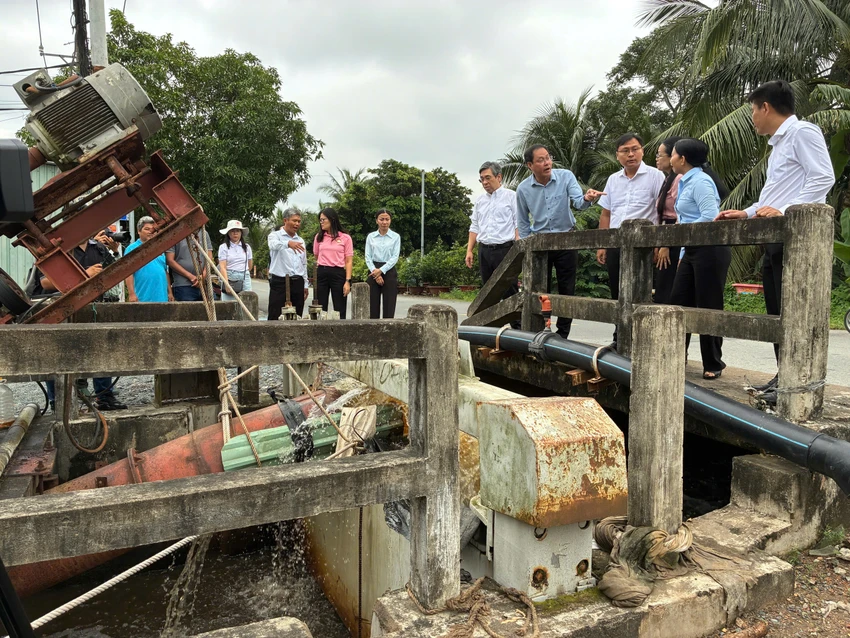 Lãnh đạo TP.HCM khảo sát tình trạng ngập tại 'thủ phủ mai vàng' xã Bình Lợi