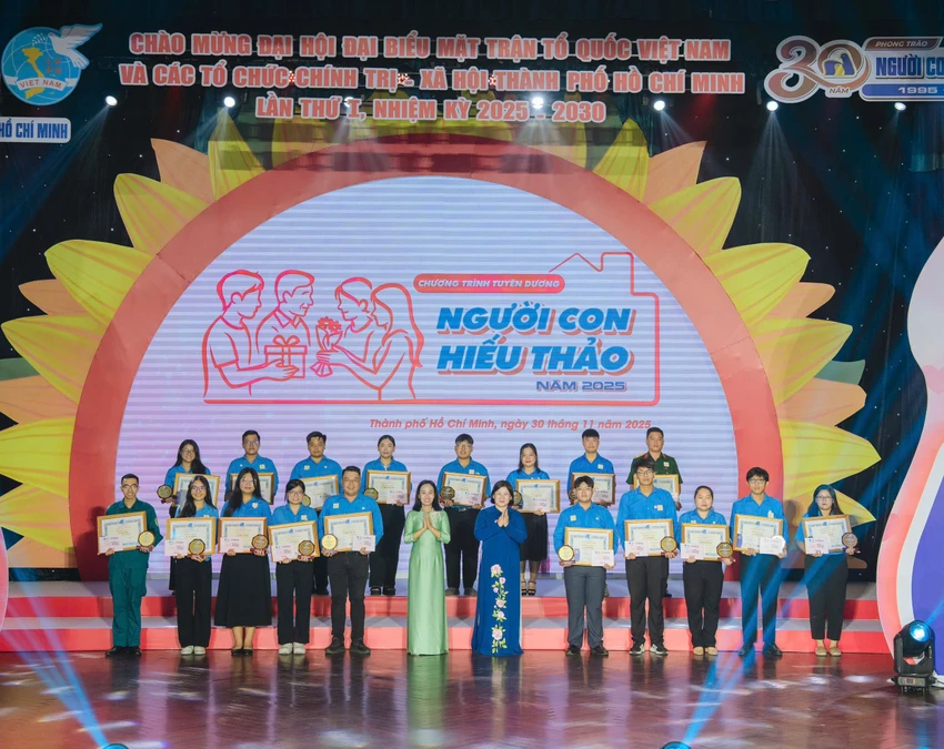 người con hiếu thảo (4).jpg