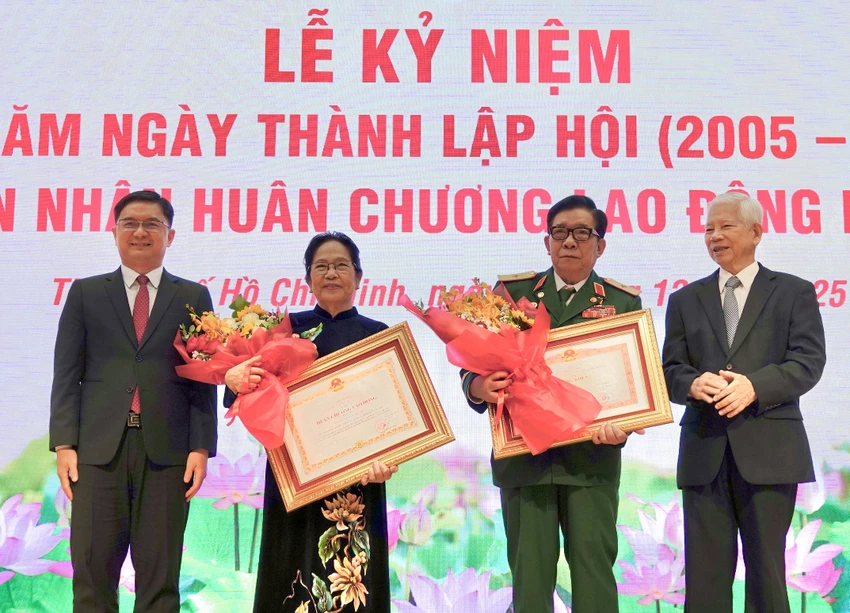 Huân chương Lao động hạng Ba (4).jpg