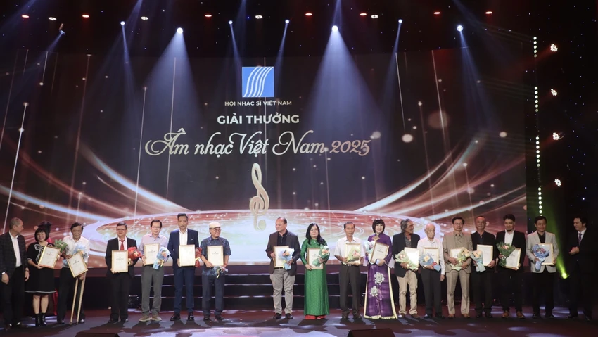 Giải thưởng Âm nhạc Việt Nam (9).jpg