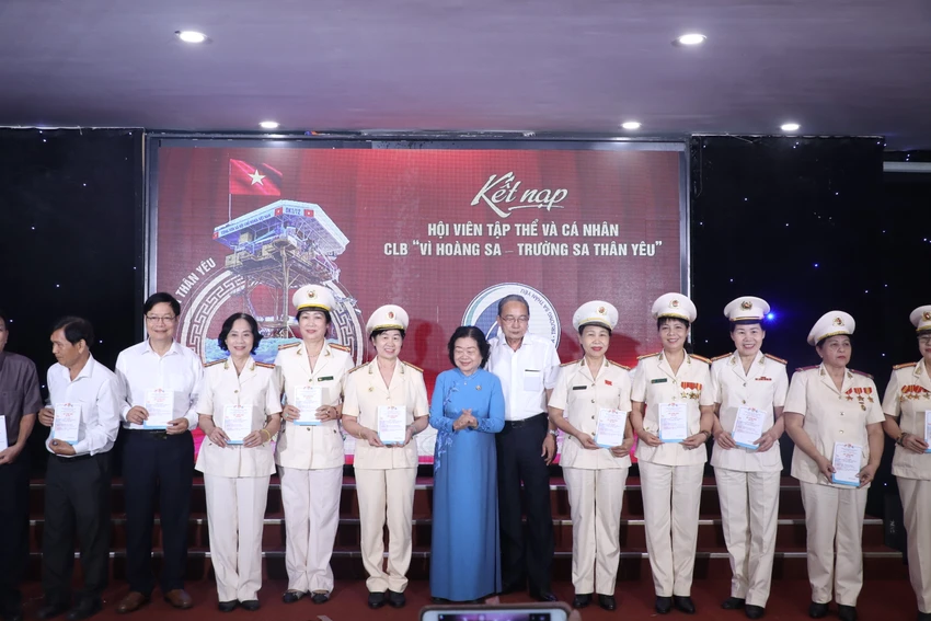 vi-hoang-sa-truong-sa-than-yeu2.JPG