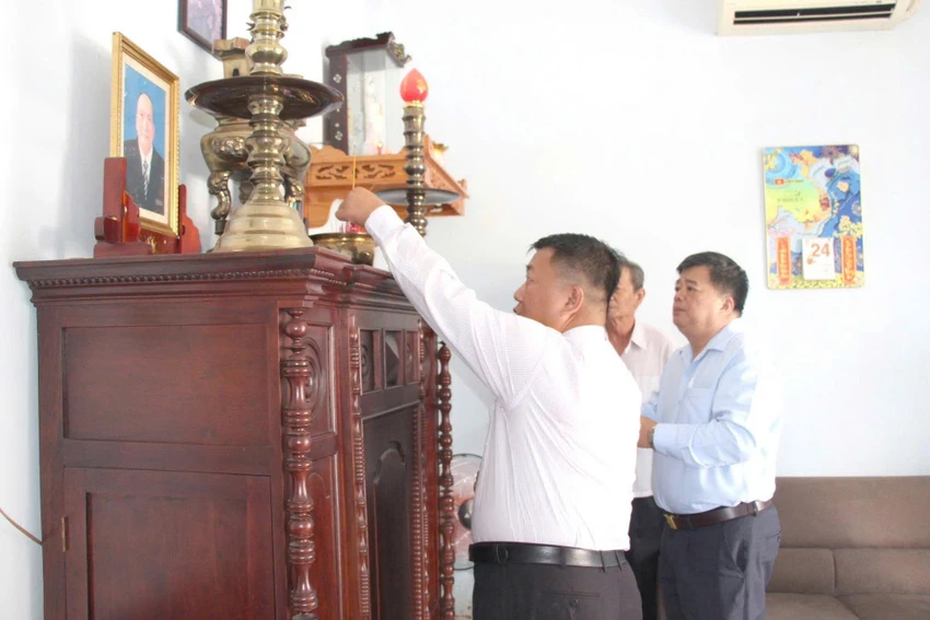 người có công (2).jpg