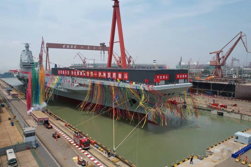 Trung Quốc hạ thủy tàu sân bay thứ ba, mang tên Phúc Kiến và có số hiệu 18. Ảnh: XINHUA Trung Quốc hạ thủy tàu sân bay thứ ba, mang tên Phúc Kiến và có số hiệu 18. Ảnh: XINHUA