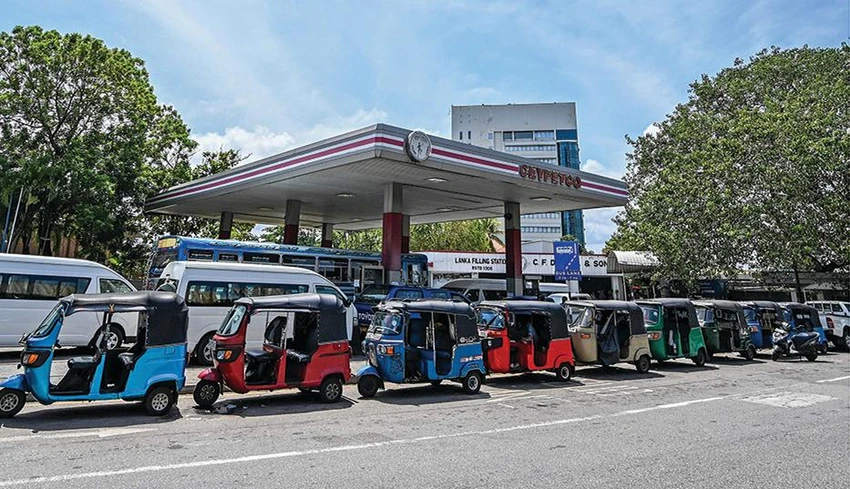 Sri Lanka đóng cửa trường học, dừng dịch vụ chính phủ không thiết yếu trong 2 tuần. Ảnh: AFP Sri Lanka đóng cửa trường học, dừng dịch vụ chính phủ không thiết yếu trong 2 tuần. Ảnh: AFP