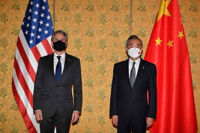 Ngoại trưởng Mỹ Antony Blinken (trái) và người đồng cấp Trung Quốc – ông Vương Nghị. Ảnh: REUTERS Ngoại trưởng Mỹ Antony Blinken (trái) và người đồng cấp Trung Quốc – ông Vương Nghị. Ảnh: REUTERS