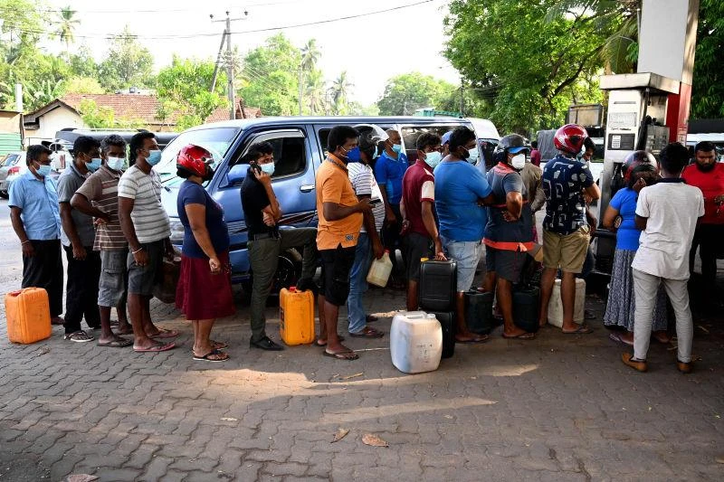 Tình trạng khan hiếm nhiên liệu tại Sri Lanka. Ảnh: REUTERS