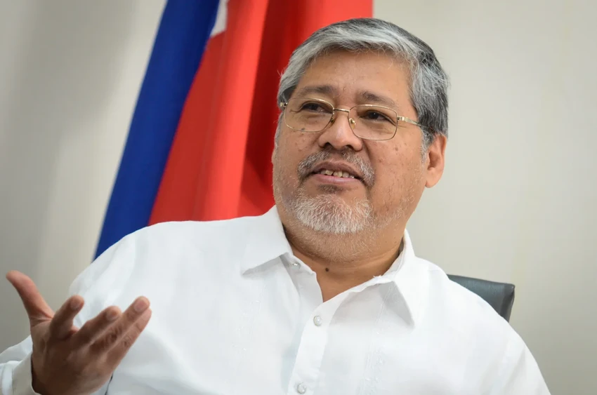 Tân Ngoại trưởng Philippines – ông Enrique A. Manalo. Ảnh: RAPPLER Tân Ngoại trưởng Philippines – ông Enrique A. Manalo. Ảnh: RAPPLER
