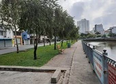 Bị phạt vì câu cá, không đeo khẩu trang ở kênh Nhiêu Lộc