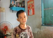 Gặp lại bé Phi Long trong bức ảnh 'Nụ hôn vĩnh biệt' 
