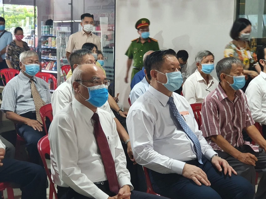 Trưởng ban Tuyên giáo Trung ương bỏ phiếu tại quận Tân Bình ảnh 3 Trưởng ban Tuyên giáo Trung ương bỏ phiếu tại quận Tân Bình ảnh 3