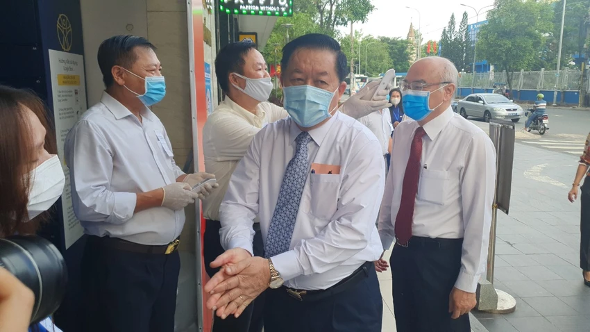 Trưởng ban Tuyên giáo Trung ương bỏ phiếu tại quận Tân Bình ảnh 4 Trưởng ban Tuyên giáo Trung ương bỏ phiếu tại quận Tân Bình ảnh 4