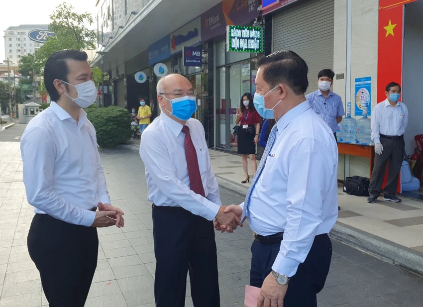 Trưởng ban Tuyên giáo Trung ương bỏ phiếu tại quận Tân Bình ảnh 1 Trưởng ban Tuyên giáo Trung ương bỏ phiếu tại quận Tân Bình ảnh 1